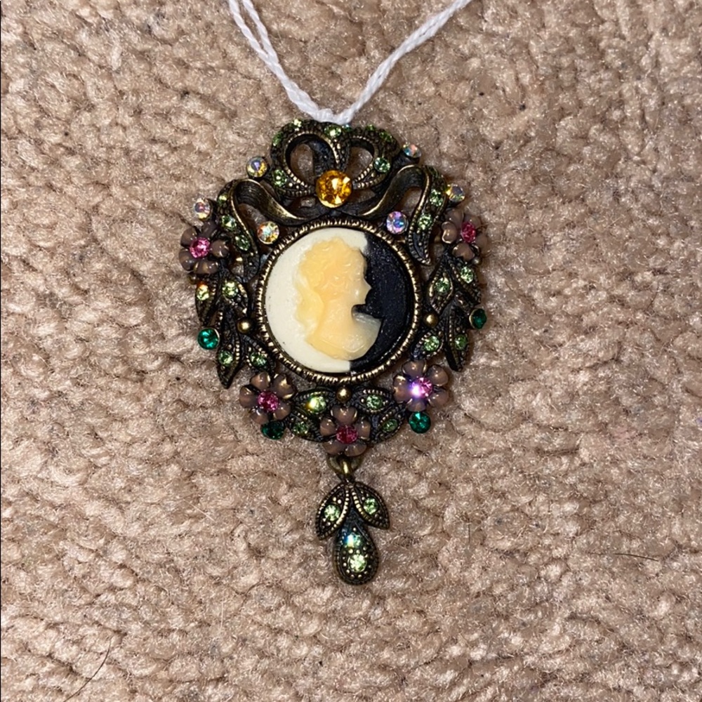 Costume Brooch  Jewelry